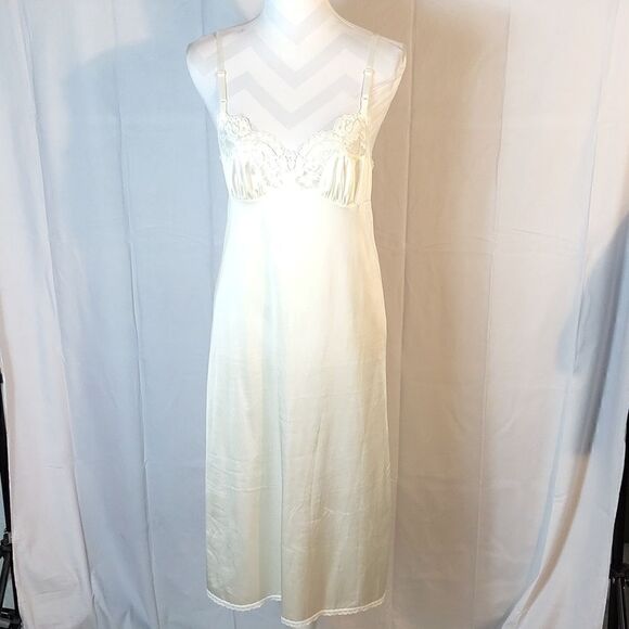 Vassarette Nylon & Lace Midi Slip - Picture 1 of 7